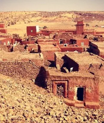 oualata: Maisons peintes aux motifs géométriques, dernier carrefour des routes transsahariennes.